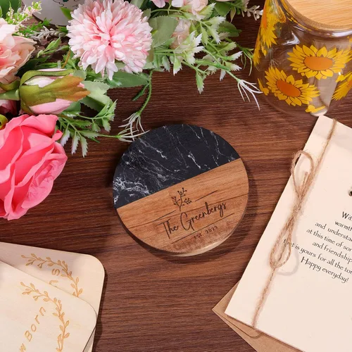 Vista 5 de Posavasos personalizados, regalo de aniversario de boda para parejas de amigos, regalo de recién casados, posavasos grabados personalizados