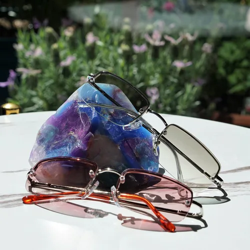 Vista 5 de Lentes de sol rectangulares de diseño clásico y minimalista ligero sin montura con marco de metal (transparente y tintado para cara XS) A124 A125