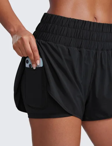 Vista 4 de CRZ YOGA - Pantalones cortos de correr 2 en 1 divididos para mujer de 3 pulgadas - Pantalones cortos de entrenamiento atlético de cintura alta