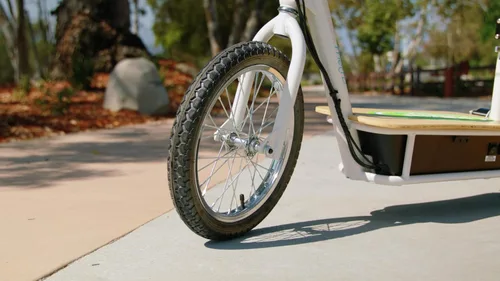 Vista 7 de EcoSmart Metro Scooter eléctrico – Asiento acolchado, cubierta ancha de bambú, neumáticos llenos de aire de 16 pulgadas, motor de alto par de 500 W