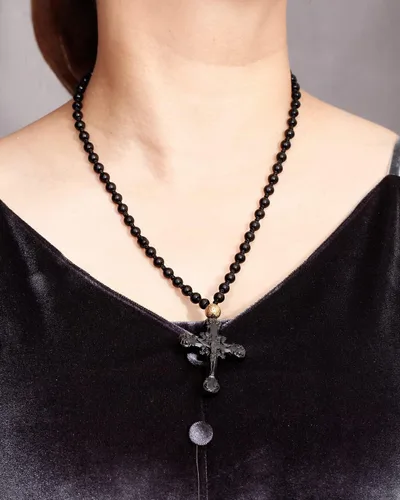 Vista 2 de Collar largo con colgante de cruz de obsidiana negra para mujeres y hombres, cristales y piedras con cuentas, amuleto ajustable, regalos de joyería