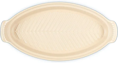 Vista 3 de Le Creuset - Cacerola de cerámica Heritage para pescado, 1.7 cuartos de galón, Marsella