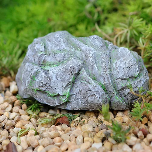 Vista 2 de Llavero de piedra simulada, seguro para exteriores, falsa llave de roca oculta, decoración de jardín, caja de almacenamiento de llaves de repuesto