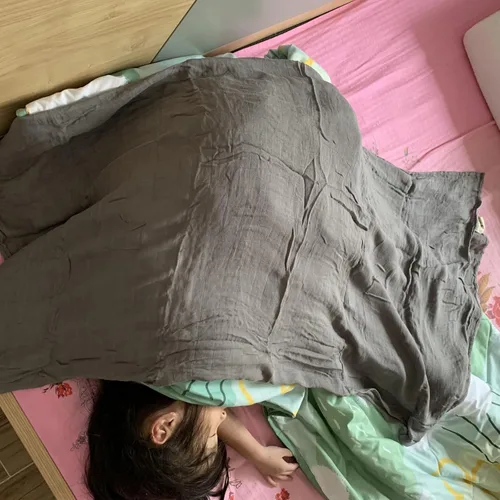 Vista 5 de Manta de muselina 100% viscosa hecha de bambú, color gris sólido, unisex, manta de muselina suave y sedosa, manta de recepción neutra para recién