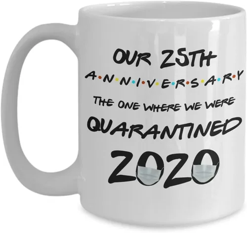Vista 3 de Taza de café de cerámica blanca con texto en inglés "The One Where We Were Quarantined 2020