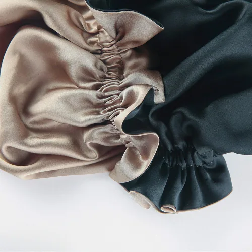Vista 6 de LilySilk Gorra con forro de seda pura para mujer, doble capa, cintas ajustables, gorra de seda natural de lujo para dormir café + negro