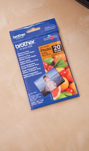 Vista 3 de Brother Papel fotográfico BP71GP20, 6 x 4 pulgadas, Premium Plus brillante, 5.9 in (ancho) x 3.9 in (largo), 20 hojas, suministros originales