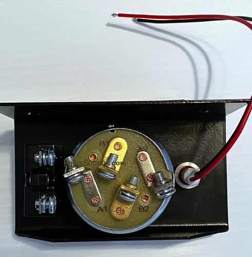 Vista 3 de Kit de interruptor giratorio de motor TARP con disyuntor y luz indicadora 12VDC 50 amperios
