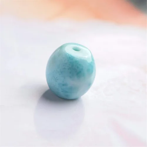 Vista 3 de Collar con colgante de cristal natural de larimar con piedras preciosas redondas