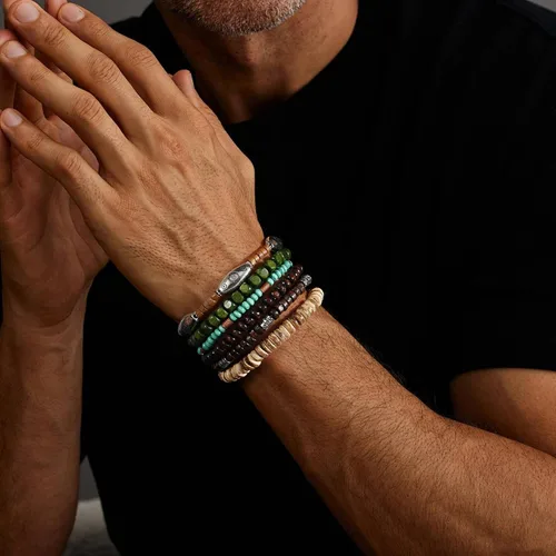 Vista 2 de Paquete de 43 piezas de pulseras de cuentas de madera para hombres, pulseras a granel, pulseras punk vintage ajustables góticas, set de pulseras