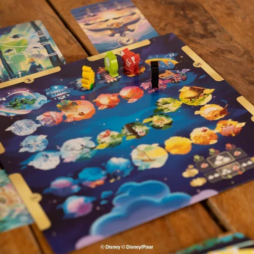 Vista 9 de Asmodee Dixit Disney Edition Juego de Mesa - Sumérgete en una Aventura Mágica de Narración, Divertido Juego Familiar para Niños y Adultos, Edades