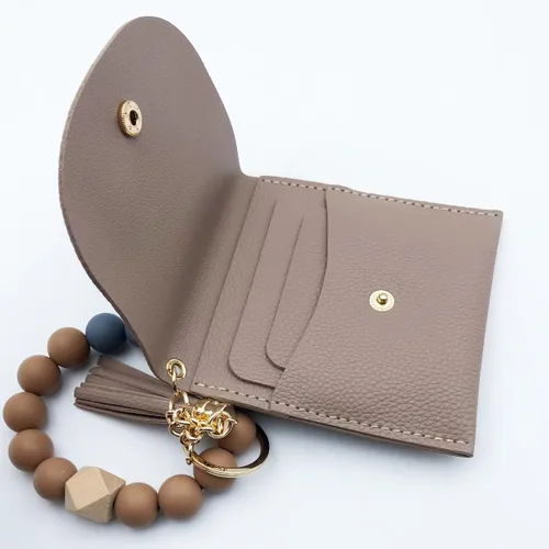 Vista 4 de Llavero de pulsera con tarjetero y bolsillo con borla para mujer