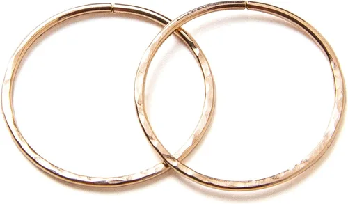 Vista 5 de Pequeños aros chapados en oro rosa martillado, mini aretes de aro, aretes de aro Huggie