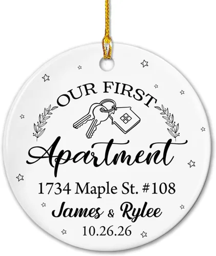 Vista 15 de Adorno de cerámica Our First Christmas Together, adorno de Navidad 2025 personalizado con nombre y fecha, renos para colgar en cerámica, regalo