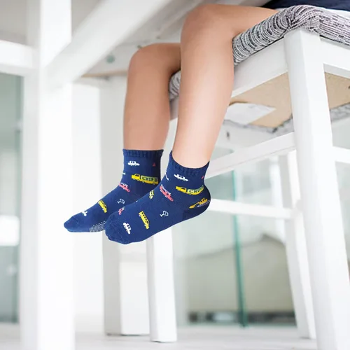 Vista 5 de GRPSKCOS Calcetines antideslizantes para niños pequeños, 12 pares de calcetines antideslizantes para niños y niñas de 1 a 7 años