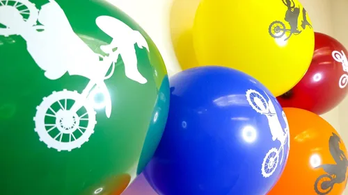 Vista 2 de Globos de látex para fiestas de cumpleaños de 12 pulgadas, paquete de 30 (MotoX)