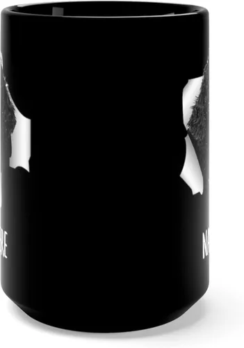 Vista 2 de Divertida taza de café negra con nombre personalizado de Navidad 2025, 15 onzas
