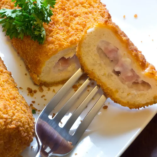 Vista 3 de Today Gourmet Foods of NC -Pechugas de pollo deshuesadas sin hueso Cordon Bleu de estilo casero sin cocer 12-7oz Porciones