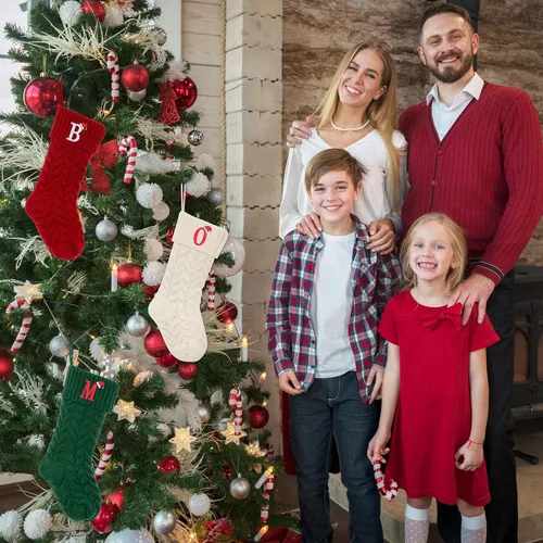 Vista 6 de Botas de Navidad personalizadas, iniciales personalizadas, 18 pulgadas, botas de Navidad tejidas con letras para colgar en la chimenea, botas