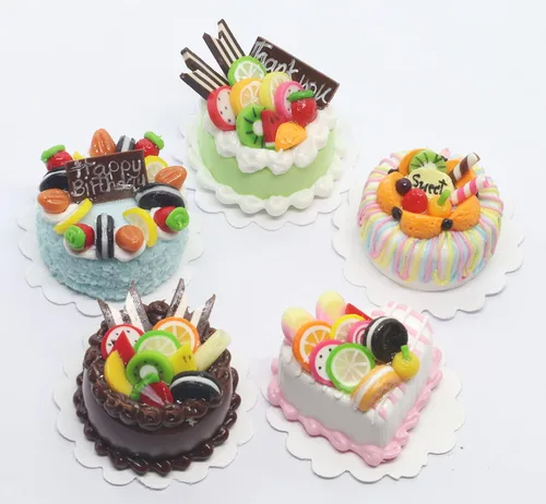 Vista 5 de Mezcla de 5 pasteles en miniatura surtidos para casa de muñecas, postre falso hecho a mano a escala 1/6, accesorios de pastel de 1 pulgada