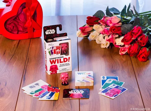 Vista 4 de Funko Something Wild! Star Wars con Darth Vader Pocket Pop! Juego de cartas para 2-4 jugadores a partir de 6 años