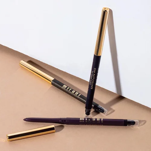 Vista 7 de Milani Delineador de ojos Stay Put After Dark (0.01 onzas), sin crueldad, autoafilable, con difuminador integrado, alinea y define los ojos