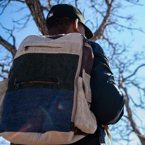 Vista 2 de Freakmandu - Mochila grande de cáñamo con 8 bolsillos funcionales, ecológica, unisex, rústica, duradera, mochila de día