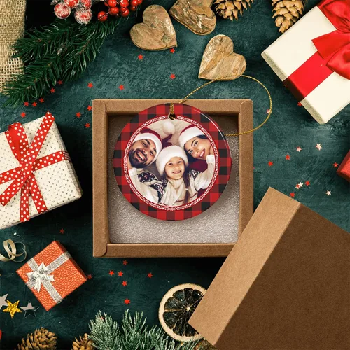 Vista 4 de Adornos de Navidad personalizados, adorno con foto personalizada, nuestro primer árbol de Navidad colgante 2023, decoración regalo para Navidad