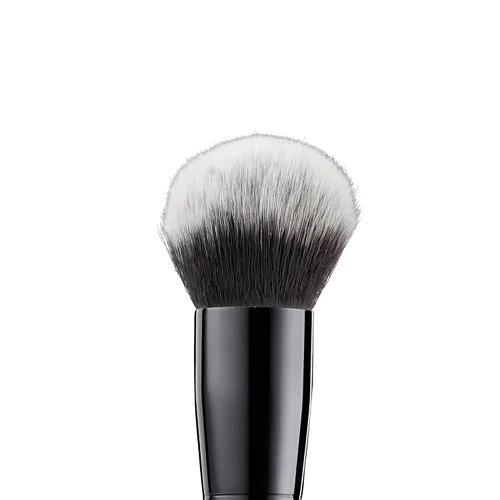 Vista 2 de e.l.f. Brocha para dar brillo a la base, Brocha de maquillaje cónica para un acabado sin imperfecciones y cobertura uniforme, vegana y libre