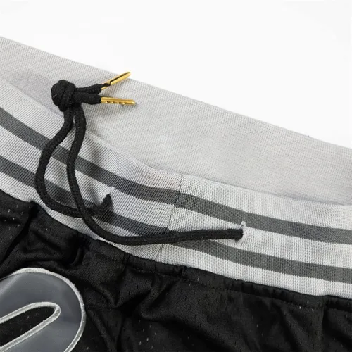 Vista 4 de Pantalones cortos de baloncesto para hombre, pantalones cortos de malla retro bordados con bolsillos, para fanáticos de la escuela secundaria