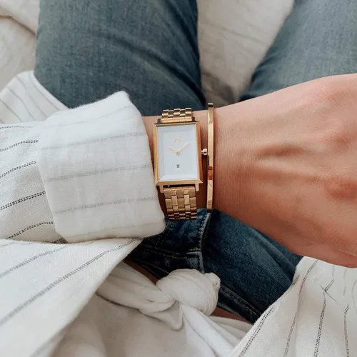 Vista 4 de MVMT Signature Square Reloj analógico minimalista para mujer