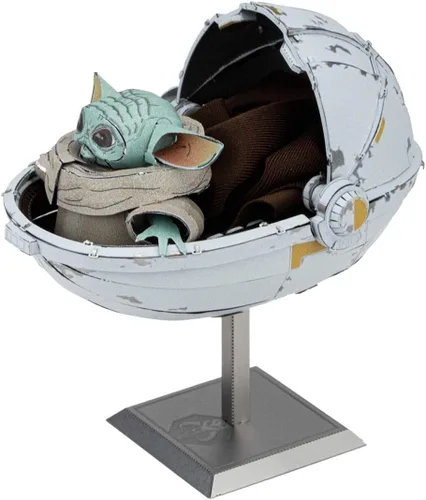 Vista 4 de Fascinations Metal Earth Premium Series Star Wars Mandalorian The Child Kit de modelo de metal 3D con pinzas