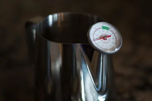 Vista 4 de CREMA PRO Termómetro de leche - Haz el café o espresso perfecto - Accesorios para café - Limpieza fácil y rápida
