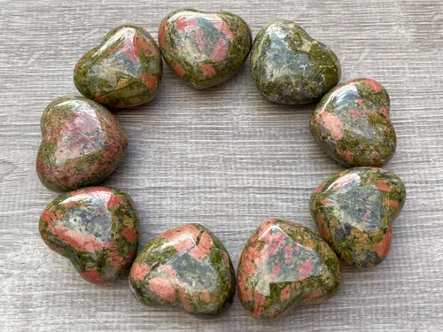 Vista 50 de Corazón hinchado de piedras preciosas al por mayor, corazones hinchados de piedras preciosas pulidas, piedra de palma de cristal, corazón de cristal