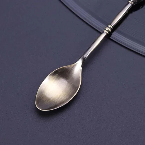 Vista 3 de Kichvoe Cuchara de café retro estilo corte europeo de 4.13 pulgadas, mini cuchara agitadora con cabeza de diamante incrustada para postre de café