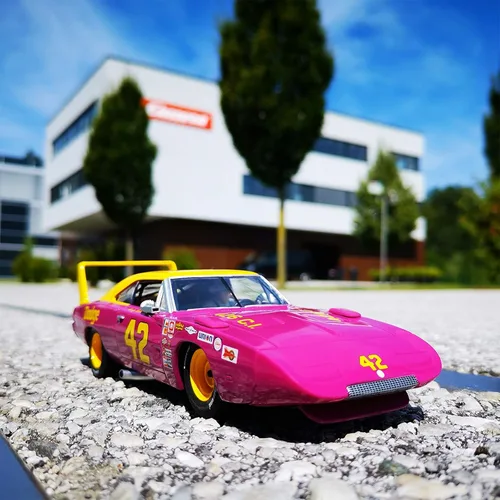 Vista 4 de Carrera 30941 Dodge Charger Daytona No. 42 1:32 Escala Digital Slot Car Racing Vehículo Digital Ranura Coche Carreras Pistas