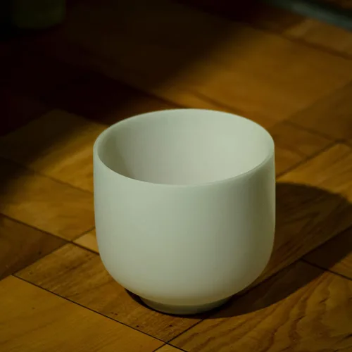 Vista 4 de TOPFUND - Cuenco de cristal de 8 pulgadas, afinado en la nota A a 432 Hz, para el chakra del tercer ojo, instrumento de meditación y sanación