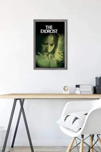 Vista 6 de Trends International The Exorcist - Póster de pared de ojos, 22.4 pulgadas de largo x 14.7 pulgadas, versión enmarcada en madera de granero
