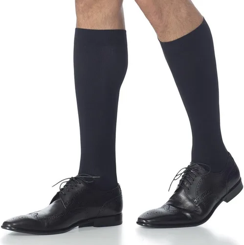Vista 9 de SIGVARIS Calcetines altos de pantorrilla con punta cerrada de microfibra 820 para hombre 20-30mmHg, Negro