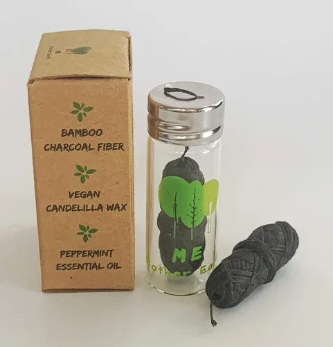 Vista 3 de ME Mother Earth - Hilo dental vegano y biodegradable de carbón de bambú con envase de vidrio recargable Recarga gratuita Cera natural