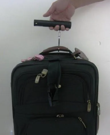 Vista 4 de Newline - Báscula de pesca para equipaje de viaje de fácil agarre con cinta métrica, color negro, 86 libras máx
