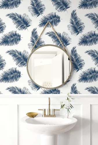 Vista 4 de Lillian August NextWall Luxe Haven - Papel tapiz para despegar y pegar de palma (blanco y azul marino)