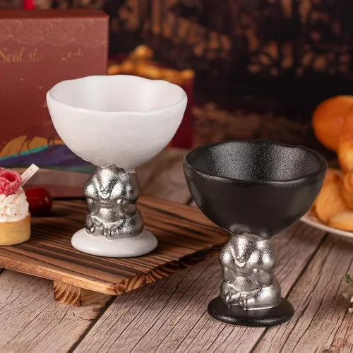 Vista 9 de KAMMAK Portavelas de cerámica con base de figura de conejo plateado, soporte de pedestal festoneado negro mate para velas de pilar, diseño inspirado