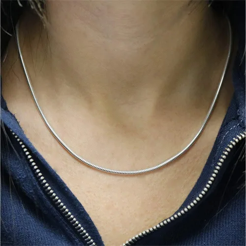 Vista 25 de Plata de ley 0.079 in (2 mm), 0.098 in (2.5 mm), 0.118 in (3 mm), 0.157 in (4 mm), 0.197 in (5 mm), cadena de serpiente redonda, collar de cadena