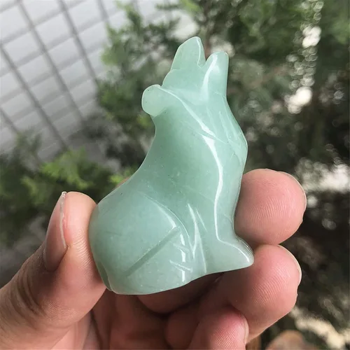 Vista 2 de Estatuas de lobo aullador de piedra de aventurina verde, 2 pulgadas, tallada a mano, animales sentados, lobos sentados, escultura de cristal curativo