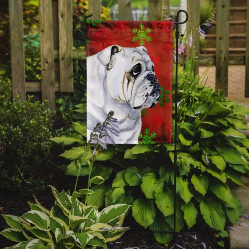 Vista 2 de Caroline's Treasures LH9319GF Bandera de jardín de Navidad con diseño de bulldog inglés con copos de nieve rojos y verdes, bandera decorativa