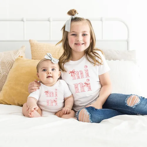 Vista 6 de Mommy and Me Boho Lace Coquette Bow - Camisetas de algodón suave para mamá y mini - Lindas camisetas de madre e hijo para fotos familiares, baby