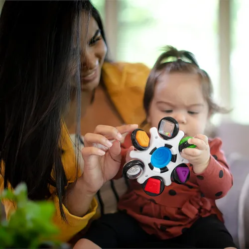 Vista 8 de Baby Einstein Curiosity - Juguete sensorial para ansiedad y sonajero Pop It, sin BPA, para bebés de 3 meses en adelante, multicolor Embrague