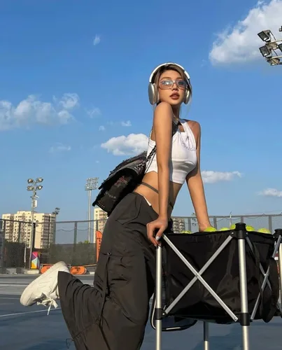Vista 4 de LA SUNGGO Gafas de sol Y2K envolventes para mujeres y hombres, modernas sin montura 2022, gafas de sol futuristas ovaladas para exteriores