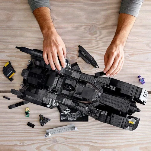 Vista 6 de LEGO DC Batman 1989 Batmobile 76139 Kit de construcción (3,306 piezas)
